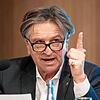 Manfred Lucha, Minister für Soziales und Integration in Baden-Württemberg, bei einer Regierungs-Pressekonferenz im Februar.