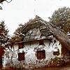 Der Hof war dem Untergang geweiht. Durch eine beispielhafte Aktion wurde das Baudenkmal gerettet. Im Bild aus den 1970ern das Gebäude im ...