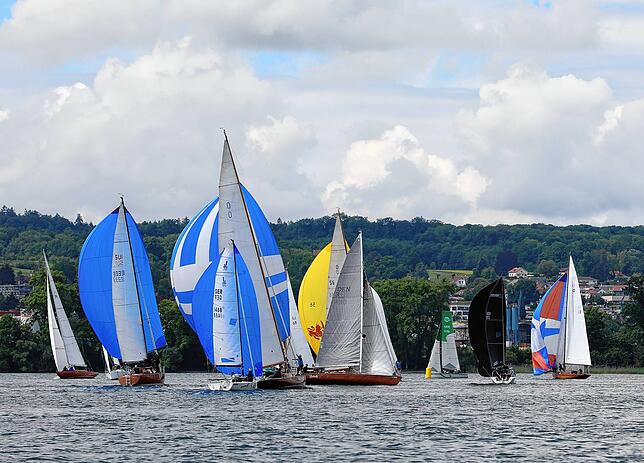 Bild 28: Dutzende Segelyachten im Konstanzer Trichter: Bilder der Regatten bei der Bodenseewoche