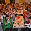 Das rauschende Finale der Markdorfer Narretei: Rund 300 Besucher füllten beim "Dreckkübelgschwätz" am Dienstagabend die Markdorfer ...