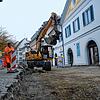 Ab der Ecke Greth/Landungsplatz wird der alte Straßenbelag entfernt und später mit gesägten Pflastersteinen neu gestaltet, um dem Ziel ...