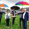 Der rote Knopf ist gedrückt (von links): Stadtwerke-Geschäftsführer Jürgen Fürst, Landtagsabgeordnete Dorothea Wehinger, Bürgermeister ...