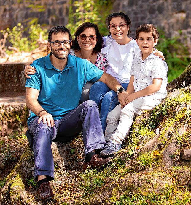 Im September nach der Diagnose des Tumors bei Sami (rechts) macht Familie Beytur, Ümit (von links), Hafize, Sema und Sami, einen Ausflug ...