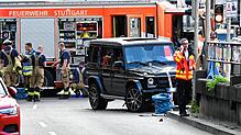 In der Stuttgarter Innenstadt ist nach Polizeiangaben ein Auto in eine Personengruppe gefahren. Es gibt mehrere Verletzte, eine Frau ...