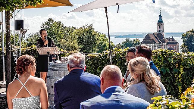 Für das Brautpaar Annika und Christian Ortlepp erfüllte sich ein Traum: Bei strahlendem Sonnenschein wurden sie von Dina Regniet in den ...