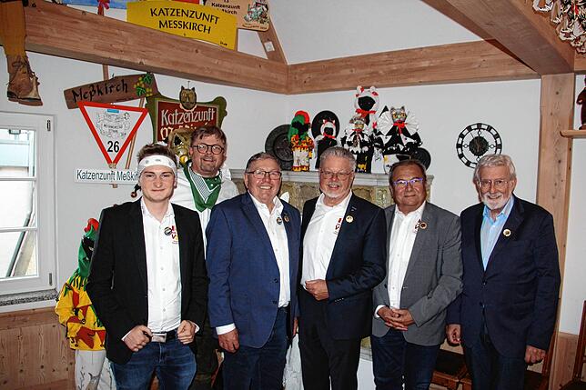 Sie stehen an der Spitze der Vereinigung Schwäbisch-Alemannischer Narrenzünfte (VSAN): (vorne, von links): Paul Martin, Otto Gäng, ...