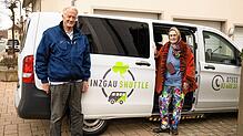 Premierenfahrt des Linzgau-Shuttles in Heiligenberg: Reinhard Nedela hat Edith Lang aus Frickingen zu einer Therapiepraxis chauffiert.