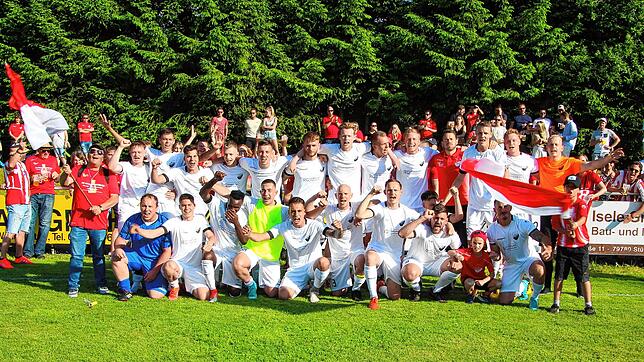 Jubel beim FC Pfaffenweiler. Der Bezirksligist gewann in Bonndorf den Bezirkspokal 2022.
