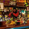 Abubakani Mavua mixt an seinem Cocktail-Stand leckere Mixgetränke aller Art.