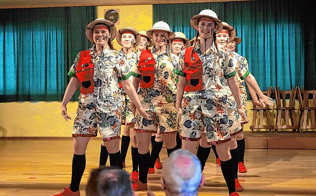 Das „Tanzteam zwanzig43“ aus Meßkirch eröffnete mit einem feschen Tanzauftritt den närrischen Frühschoppen.