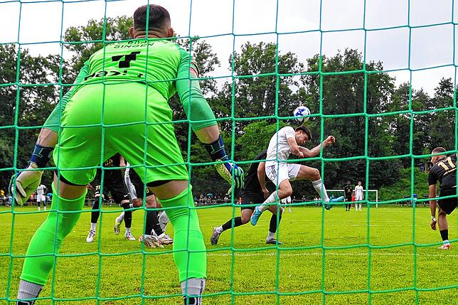 Bild 10: SV 08 Laufenburg verpasst den Aufstieg beim ESV Südstern Singen mit 1:4 – und wir haben Bilder!