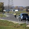 Der Stein des Anstoßes liegt massenhaft auf der Kreisstraße von Neudingen nach Pfohren. Dort wurde bei den Sanierungsarbeiten Rollsplitt ...