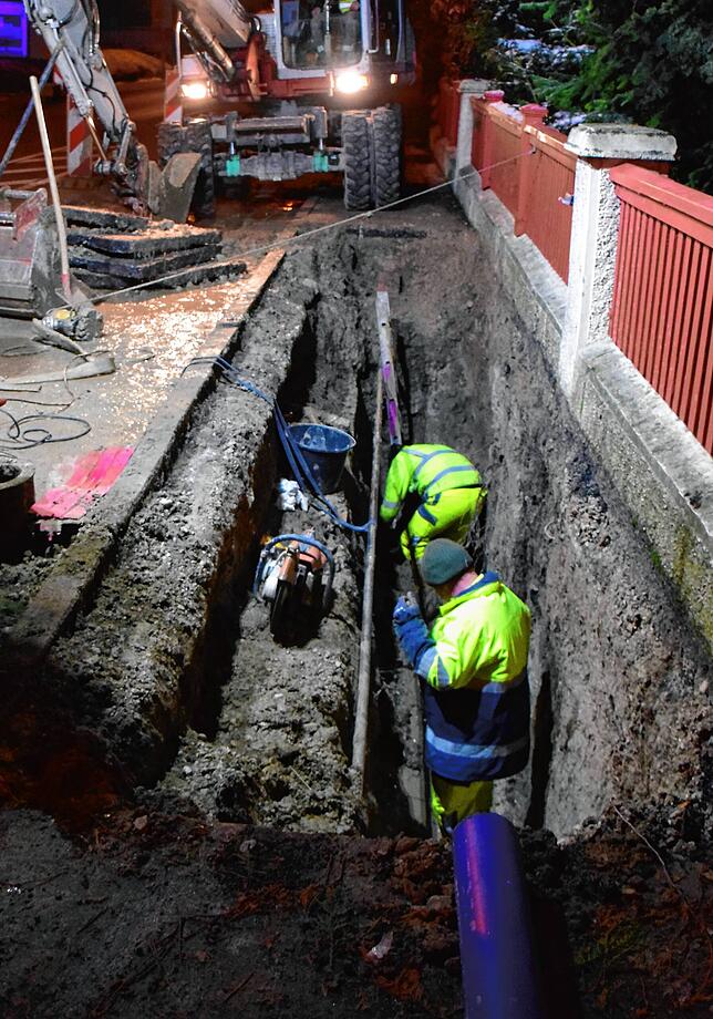 Bild 5: Bilder von der nächtlichen Reparatur eines Wasserrohrbruchs in der Goethestraße