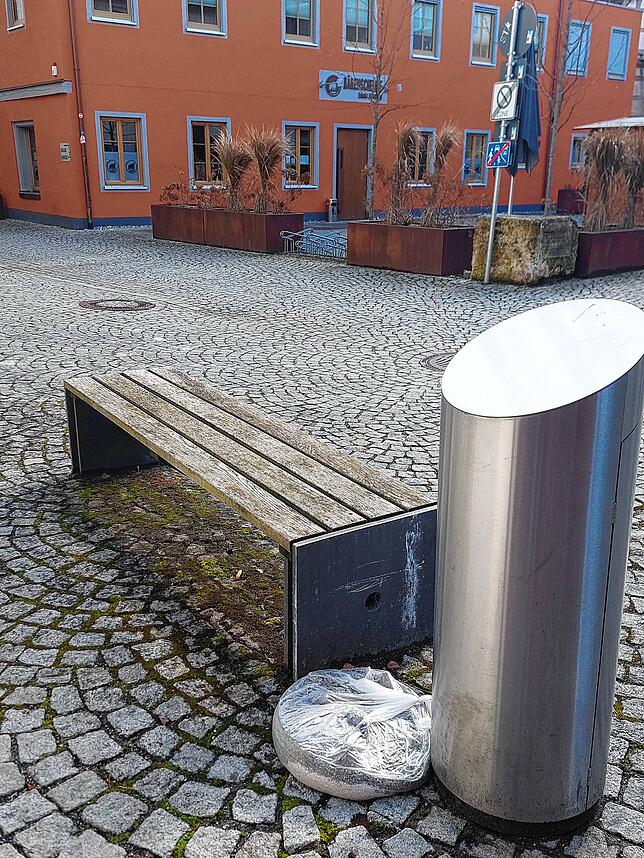 Auch in den Ecken und Winkeln der Innenstadt sowie unter den Sitzbänken soll mit einer speziellen Maschine gesäubert werden.