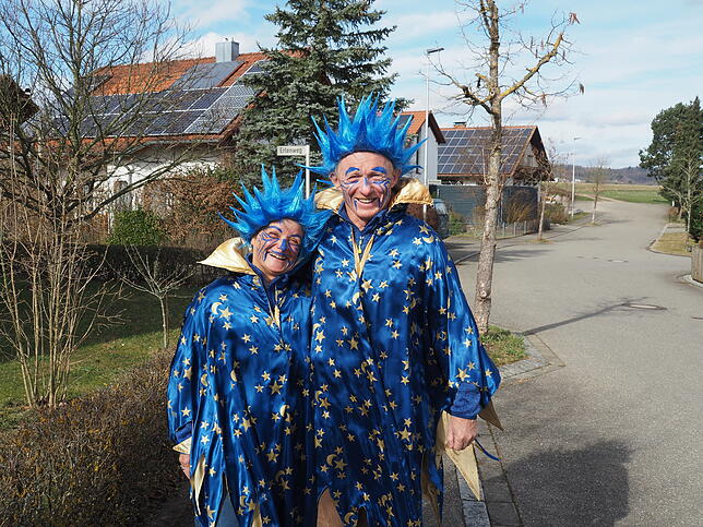 Farbenfroh: Bei bestem Wetter feiert es sich gut und gerne.