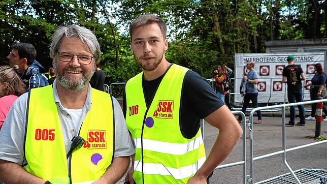 Bild 23: Tausende Fans kommen zu den Ärzten ins Bodenseestadion. Hier sind die Bilder des Abends