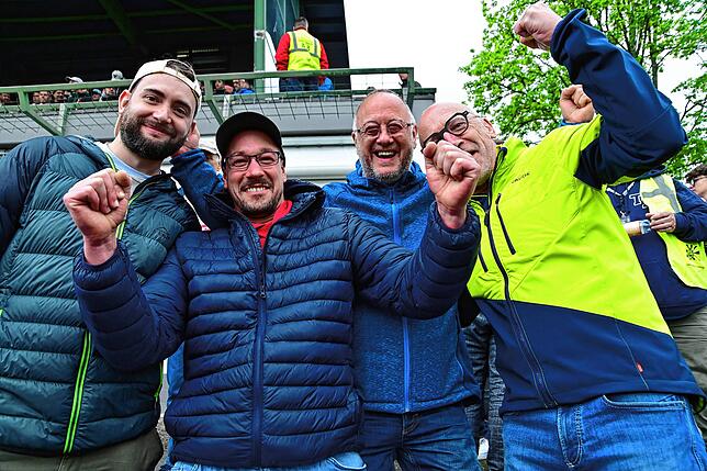 Bild 4: So feiern die Fans den Aufstieg des FC 08 Villingen