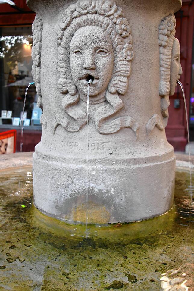 Der Hanselbrunnen in der Karlstraße in Donaueschingen: Auch hier kann man sich vom Wasser bedienen.
