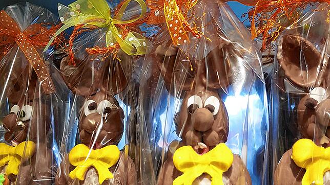 Doch etwas üppig: Für Veganer kommt der Vollmilchosterhase nicht in Frage. Als Alternative sind im Handel auch Zartbittervarianten ohne ...