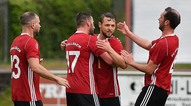 FC Wallbach bejubelt seinen zweiten Sieg in Folge.