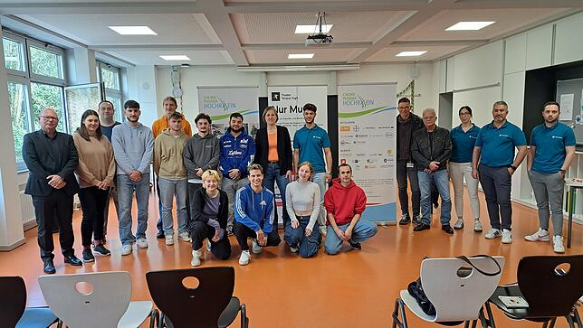 Das Team des Berufsorientierungsprojekts „Nur Mut“. Es gastiert zum ersten Mal an der Laufenburger Hans-Thoma-Schule.