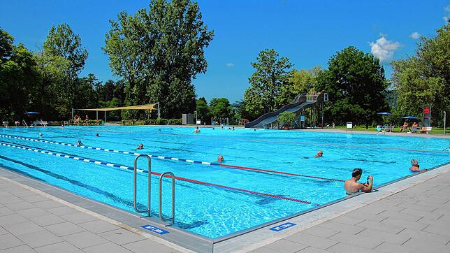 Das Freibad in Waldshut: Sommerliche Erholung und Spaß.