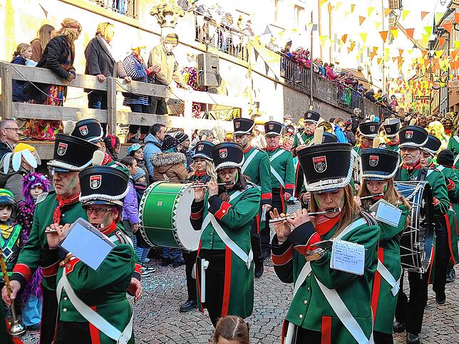 Bild 7: Fasnachtsumzug 2025: Narren erobern die Laufenburger Innenstadt