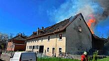 Bild : Bauernhaus in Albbruck brennt lichterloh - Bilder des Einsatzes