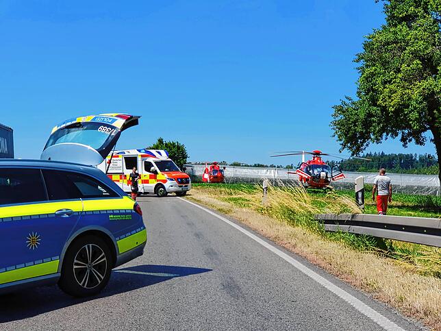 Mehrere Hubschrauber waren an der Unfallstelle im Einsatz und transportierten die teils schwer verletzten Menschen in umliegende ...