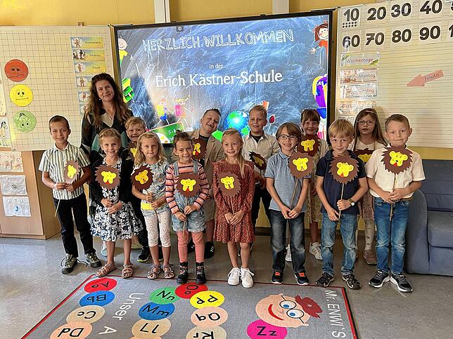 Die Schulanfänger der Erich-Kästner-Schule Grüningen, Klasse 1e, mit Klassenlehrerin Tanja Plätzer.