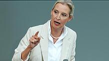 Alice Weidel war bei den Schlossfestspielen in Regensburg zu Gast. Bei einem abendlichen Konzert war sie dort aber nicht erwünscht.