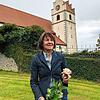 Die ehemalige Pfarrgemeinderätin Angelika Weber wurde für 30 Jahre Einsatz mit einem Präsent belohnt.