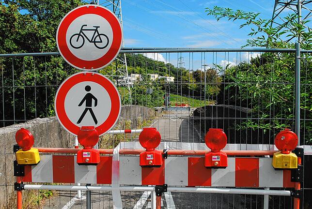 Die Rad- und Fußgängerbrücke über die Schlücht in Gurtweil ist seit März 2020 wegen ihrer maroden Bausubstanz gesperrt. Bild: Juliane ...