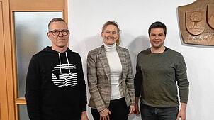 Konrad Leber (links) scheidet aus gesundheitlichen Gründen nach mehr als zehn Jahren aus dem Gemeinderat Dettighofen aus. Markus Böhler ...