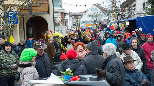 Beim Fasnetsmarkt kamen hunderte Immenstaader in der Bachstraße zusammen und hatten viel Spaß.