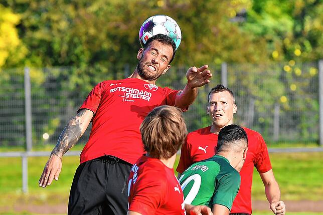 Bild 6: SV Herten müht sich zu einem 2:0 gegen den FC Hochrhein &ndash; und wir haben Bilder!