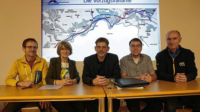 Die weitere Entwicklung bei der A98 fest im Blick hat der Verein Pro Basistunnel &ndash; der Vorstand nach den Wahlen von links: ...