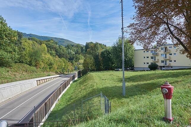 Hier plant die Stadtverwaltung die Unterkunft: Nordöstlich der Tankstelle Kaiser. Bild: Julia Becker