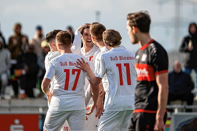 Bild 1: TuS Binzen kantert den FC RW Weilheim mit 8:0 &ndash; und wir haben Bilder!