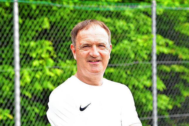 Trainer Georg Isele (SG Mettingen/Krenkingen): „Wir dürfen erstmals auf unserem neuen Kunstrasen in Untermettingen spielen und ...
