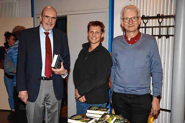 Frank Distel, Nikolas Baur und Jürgen Resch (von links) engagieren sich außerordentlich, damit die Gäubahn weiterhin von Singen bis zum ...