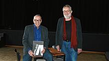 Rudolf Kolmstetter (links) und Klaus Mühlherr vom Jazzclub Singen im Saal des Singener Kulturzentrums Gems, wo der Verein seine Konzerte ...