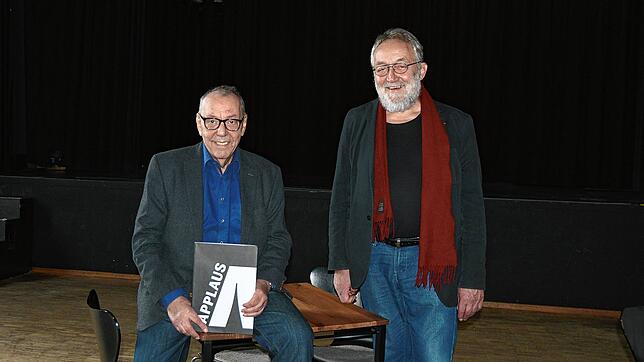 Rudolf Kolmstetter (links) und Klaus Mühlherr vom Jazzclub Singen im Saal des Singener Kulturzentrums Gems, wo der Verein seine Konzerte ...