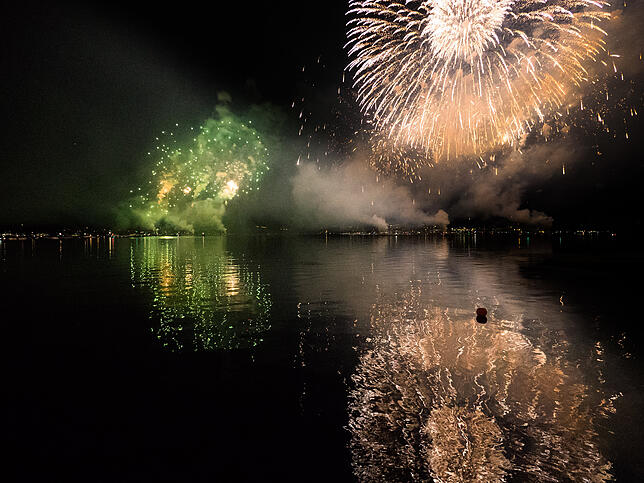 Bild 1: Das Seenachtfest-Feuerwerk vom Logenplatz am Yachthafen: Das Finale in Bildern