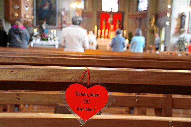 Ein Willkommensherz diente als Platzhalter In der Kirche St. Gallus Eggingen.