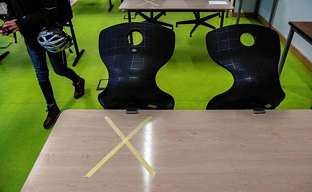 Ein Platz muss frei bleiben: Das Abstandsgebot soll es im neuen Schuljahr nicht mehr geben.