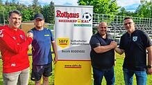 Sind dabei beim Bezirkspokalfinale (von links): Manuel Duran, Trainer des SC Konstanz-Wollmatingen (Frauen), Max Menzel, Coach der SG ...