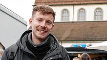 Sebastian Knau, Direktkandidat im Kreis Konstanz für die Partei Volt bei der Bundestagswahl, steht am Info-Stand auf dem Konstanzer ...