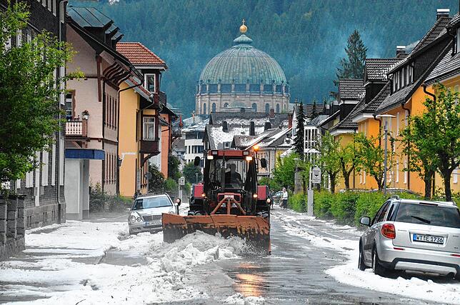 Hagelschauer am Montag, 21. Juni, in St. Blasien. Bild: Heidi Rombach