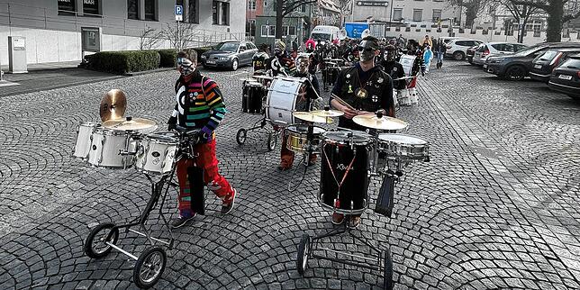 Spätestens wenn die Guggenmusiker von X-Treme performen, kommt auch beim Letzten echte Fasnachtsstimmung auf.